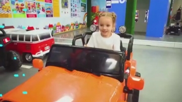 萌宝益智幼教：可爱的萌娃，熊孩子们开车之前要记得系好安全带哟！
