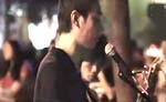 【街拍客】街头歌手深情演绎老男孩街头