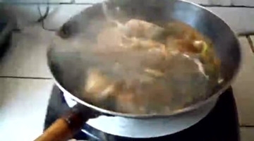 天下奇闻鱼炖熟了还在跳