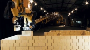 实拍澳洲机器人超快速砌墙 两天砌完一栋房