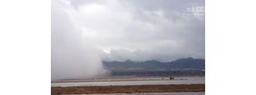 【拍客】实拍昆明机场云墙奇观 如云彩掉落地面
