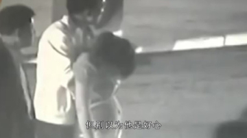 监拍：醉酒少女遭遇大叔 咸猪手 猥亵 (2)
