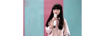 【拍客】8岁小柳岩王巧再唱经典《时间煮雨》开口脆