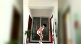 美女自编《告白气球》舞蹈，身材好的女孩怎么跳都好看