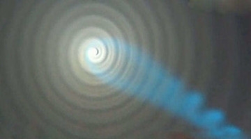 UFO惊险挪威，光芒堪称奇景