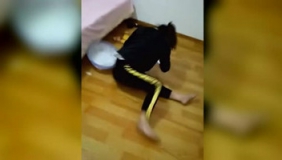 情侣恶搞系列，碰上这样的老公能怎么办，直接打死得了