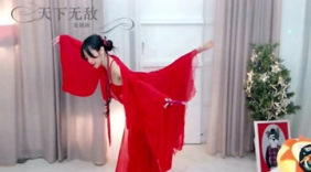 绝色美女红色长裙跳《天下无双》古风舞蹈