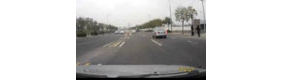 【拍客】天津：超车失控撞上路边电线杆