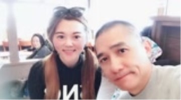 梁朝伟罕见自拍使用美颜功能 冻龄加上美颜像年轻30岁