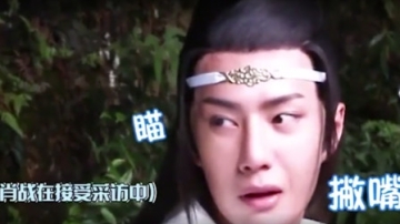 肖战脖子惊现吻痕，谁注意王一博看到后的反应？网友狂按暂停键