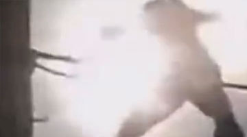 男子高压线上热舞 惨遭电击浑身冒火悲剧了