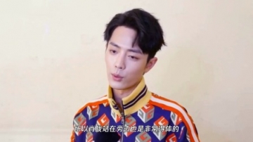 跨年大合照全员争C位，谁注意站在旁边的肖战？素养是装不出来的