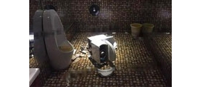 【拍客】女子KTV如厕马桶突然断裂 臀部被严重划伤