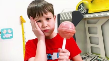 可爱小萝莉：萌娃贪吃糖果牙齿疼去看医生医生棒棒糖虽好吃可也不能贪吃呦