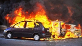 为帮小区卖车位 4名嫌疑人纵火焚毁多车被抓