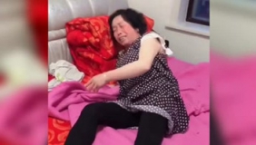 儿媳妇恶搞老婆婆，看着就想笑