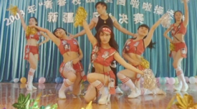 美女舞蹈老师决赛上阵，高难度动作让人不淡定！