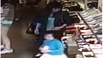 上海无耻女子“拎包党”监控前行窃四岁女童有恃无恐