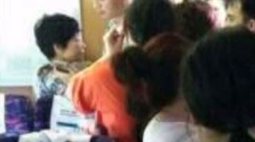 桂林动车被塑料袋逼停2小时 一车人闷热如"蒸桑拿"