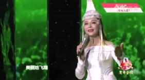 听过云飞版的《守望相助》再听听青格演唱的女声版歌曲