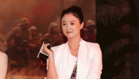 蒋欣身材丰满如怀孕 腰部惊现三层游泳圈