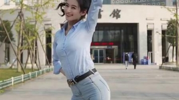 街拍美女热舞！有喜欢的吗？