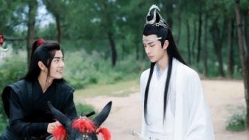 陈情令细节：王一博胡闹，肖战跟随，两人笑起来真甜！