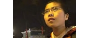 【拍客】高三学妹夜晚公交车上 打手电灯学习