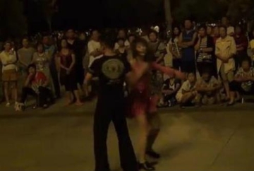 龙典装饰、团结向上，勇往直前！