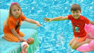 糟糕，萌娃小萝莉的家怎么进水了？可是小正太如何拯救她和小宝宝？