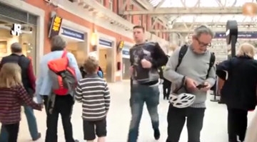 恶搞警察，在美国这样玩容易被打死！