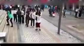 俄罗斯小哥街头拥抱恶搞路人