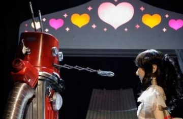 【拍客】日本举行机器人婚礼 当众接吻画面太美