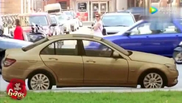 国外超级恶作剧恶搞行人搞笑视频，街头恶搞超级搞笑