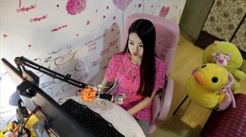 网曝小学生狂撩网络女主播 别上班了我养你