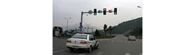 【拍客】警车竟然如此淡定闯红灯
