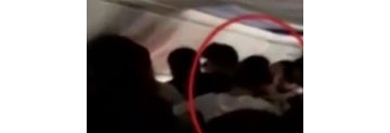 【拍客】4女乘客在航班飞行时互殴被拘留 现场视频曝光