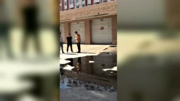 吉林一小区突然喷出石油 “黑黄金”往外直冒