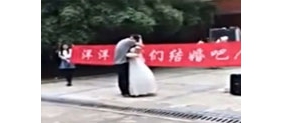 实拍大三女生穿婚纱求婚学弟 男生一脸懵X的幸福