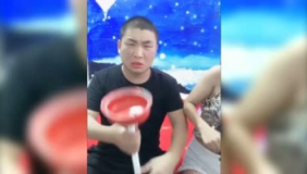 美女恶搞爆笑视频 笑死人不偿命