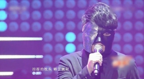 他翻唱的女声那英都听醉了，他能把这首歌唱的让人泪流满面