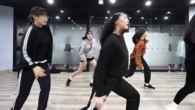 J.Fla女声翻唱版《Shapeofyou》舞蹈，编舞简单好