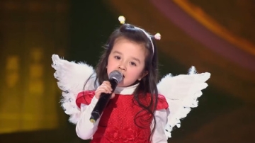 奶音萌娃像天使，唱歌让伊能静都说棒！这么可爱的孩子太少见了！