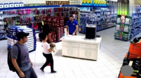 奇葩魔术宠物店 毛小孩被压扁打包