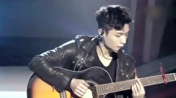 张艺兴新年开工秀肌肉 健身照满满荷尔蒙气息