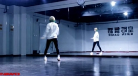 美女教习舞蹈，惊现绝活