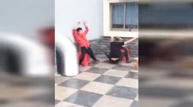 恶搞被识破了，太尴尬了