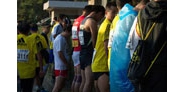 北京马拉松赛丢文明 中外选手集体就地小解