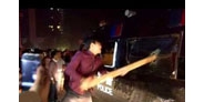 【拍客】宁波电视台记者疑因报道问题遭余姚民众围堵