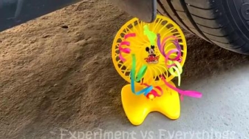 减压实验：牛人把辣椒、果冻、紫薯放在车轮下，好减压，勿模仿